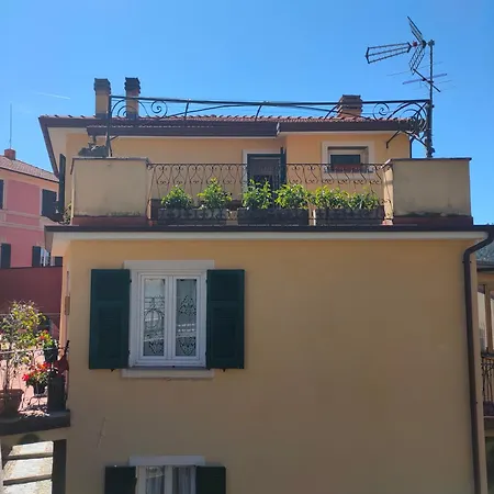 Tra Le Cinque Terre, Camogli E Portofino. Vista Valle E Scorcio Mare All'orizzonte ベッド・アンド・ブレックファスト *