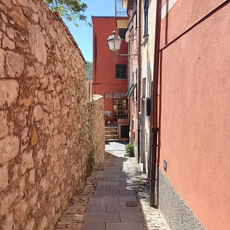 Tra Le Cinque Terre, Camogli E Portofino. Vista Valle E Scorcio Mare All'orizzonte 카스티글리오네 키아바레세