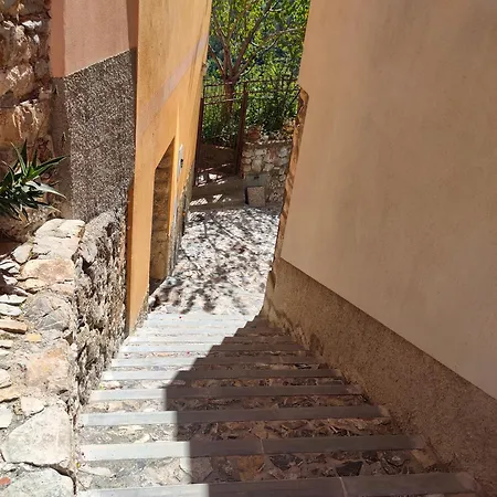 Tra Le Cinque Terre, Camogli E Portofino. Vista Valle E Scorcio Mare All'orizzonte Bed & Breakfast