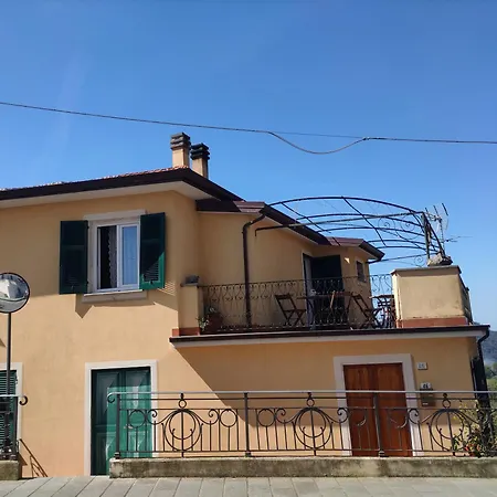 Tra Le Cinque Terre, Camogli E Portofino. Vista Valle E Scorcio Mare All'orizzonte * Castiglione Chiavarese