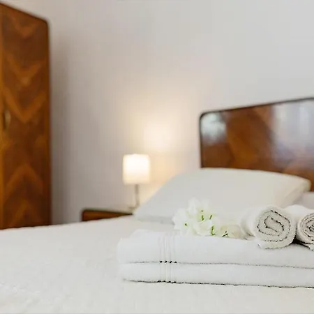Tra Le Cinque Terre, Camogli E Portofino. Vista Valle E Scorcio Mare All'orizzonte Bed & Breakfast *