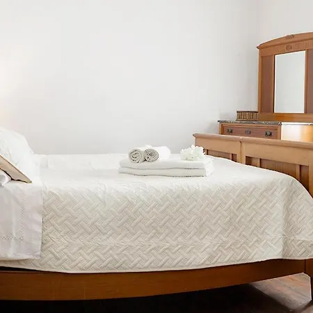 Tra Le Cinque Terre, Camogli E Portofino. Vista Valle E Scorcio Mare All'orizzonte Bed & Breakfast