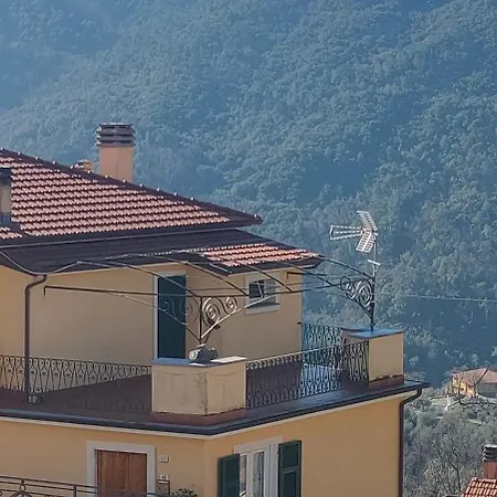 Tra Le Cinque Terre, Camogli E Portofino. Vista Valle E Scorcio Mare All'orizzonte 카스티글리오네 키아바레세