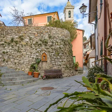 Tra Le Cinque Terre, Camogli E Portofino. Vista Valle E Scorcio Mare All'orizzonte *