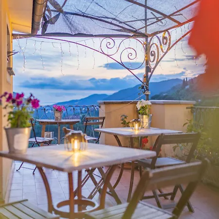Tra Le Cinque Terre, Camogli E Portofino. Vista Valle E Scorcio Mare All'orizzonte *