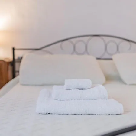 Bed and Breakfast Tra Le Cinque Terre, Camogli E Portofino. Vista Valle E Scorcio Mare All'orizzonte *