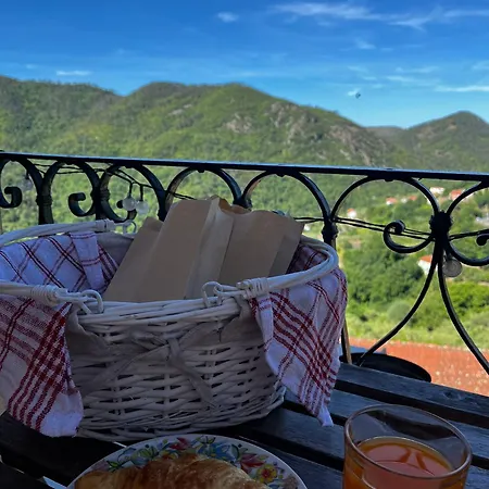 Tra Le Cinque Terre, Camogli E Portofino. Vista Valle E Scorcio Mare All'orizzonte 카스티글리오네 키아바레세