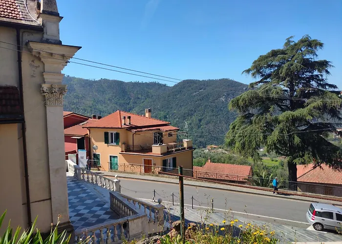 Bed & Breakfast Tra Le Cinque Terre, Camogli E Portofino. Vista Valle E Scorcio Mare All'orizzonte
