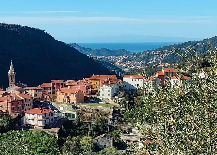 Tra Le Cinque Terre, Camogli E Portofino. Vista Valle E Scorcio Mare All'orizzonte *
