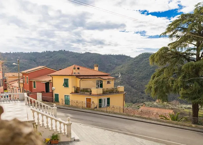 Tra Le Cinque Terre, Camogli E Portofino. Vista Valle E Scorcio Mare All'orizzonte Bed and Breakfast