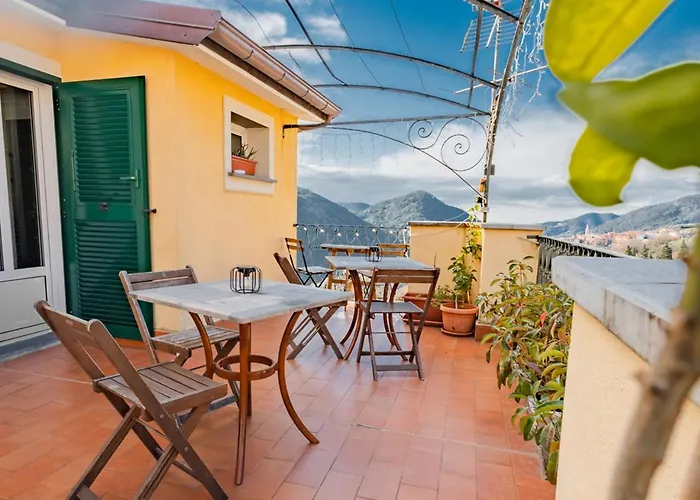 Tra Le Cinque Terre, Camogli E Portofino. Vista Valle E Scorcio Mare All'orizzonte Bed & Breakfast