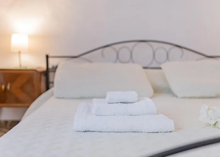 Bed & Breakfast Tra Le Cinque Terre, Camogli E Portofino. Vista Valle E Scorcio Mare All'orizzonte *