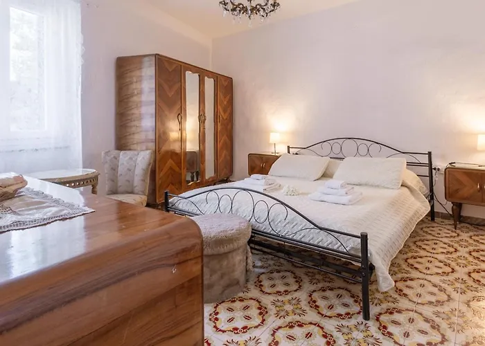 Bed and Breakfast Tra Le Cinque Terre, Camogli E Portofino. Vista Valle E Scorcio Mare All'orizzonte