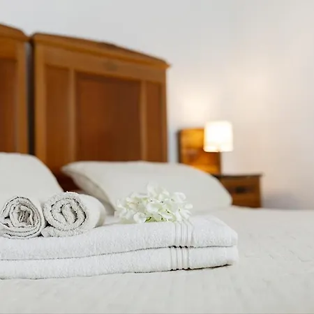 Tra Le Cinque Terre, Camogli E Portofino. Vista Valle E Scorcio Mare All'orizzonte *