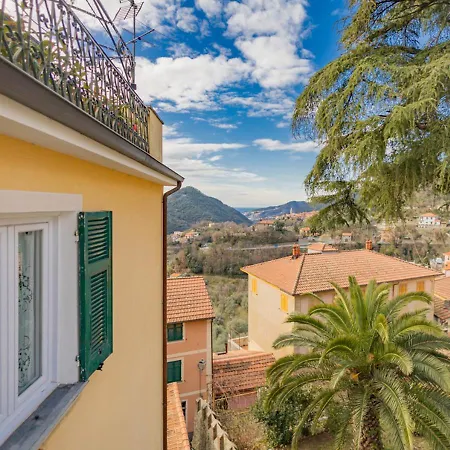 Tra Le Cinque Terre, Camogli E Portofino. Vista Valle E Scorcio Mare All'orizzonte *