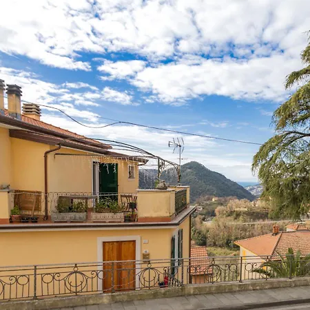 Tra Le Cinque Terre, Camogli E Portofino. Vista Valle E Scorcio Mare All'orizzonte * Castiglione Chiavarese