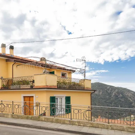 Tra Le Cinque Terre, Camogli E Portofino. Vista Valle E Scorcio Mare All'orizzonte * Castiglione Chiavarese