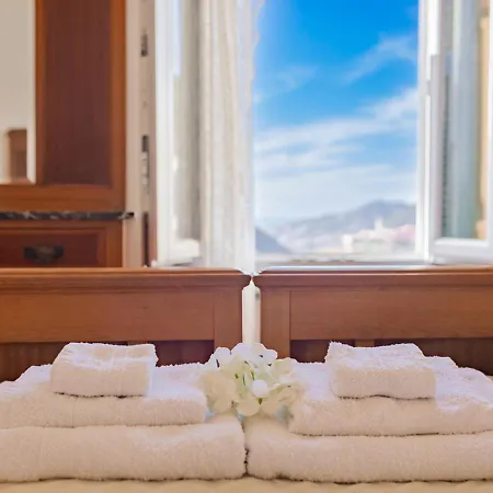 Bed & Breakfast Tra Le Cinque Terre, Camogli E Portofino. Vista Valle E Scorcio Mare All'orizzonte *