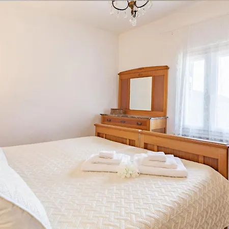 Bed & Breakfast Tra Le Cinque Terre, Camogli E Portofino. Vista Valle E Scorcio Mare All'orizzonte Castiglione Chiavarese