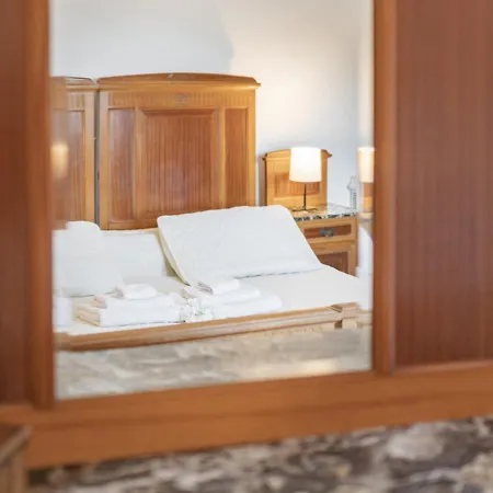 Tra Le Cinque Terre, Camogli E Portofino. Vista Valle E Scorcio Mare All'orizzonte * Castiglione Chiavarese