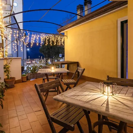 Bed & Breakfast Tra Le Cinque Terre, Camogli E Portofino. Vista Valle E Scorcio Mare All'orizzonte