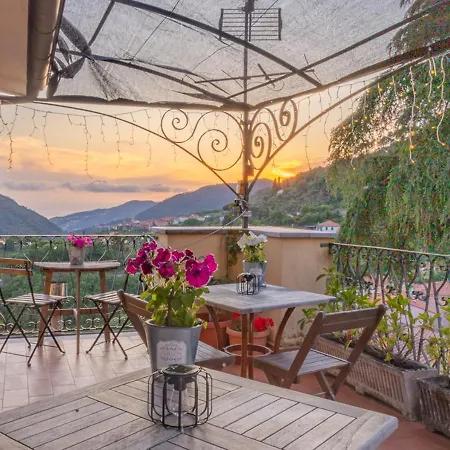 Bed and breakfast Tra Le Cinque Terre, Camogli E Portofino. Vista Valle E Scorcio Mare All'orizzonte *
