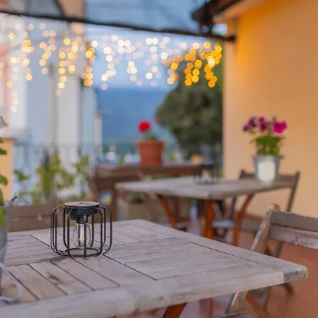 Bed & Breakfast Tra Le Cinque Terre, Camogli E Portofino. Vista Valle E Scorcio Mare All'orizzonte