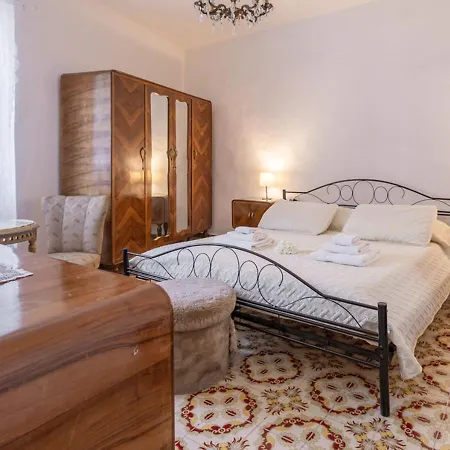 Bed and breakfast Tra Le Cinque Terre, Camogli E Portofino. Vista Valle E Scorcio Mare All'orizzonte