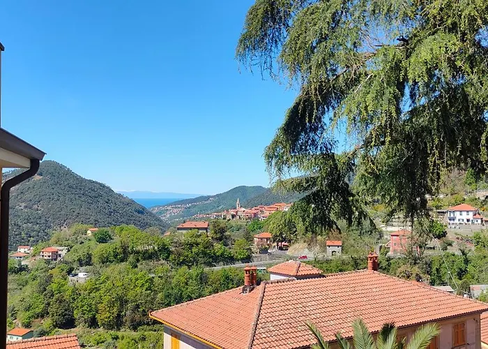 Tra Le Cinque Terre, Camogli E Portofino. Vista Valle E Scorcio Mare All'orizzonte * Castiglione Chiavarese
