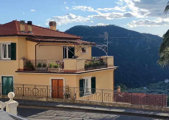 Bed & Breakfast Tra Le Cinque Terre, Camogli E Portofino. Vista Valle E Scorcio Mare All'orizzonte