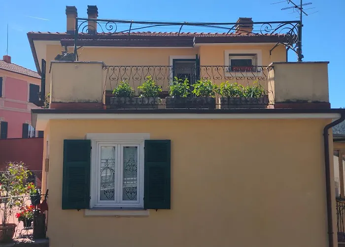 Tra Le Cinque Terre, Camogli E Portofino. Vista Valle E Scorcio Mare All'orizzonte Bed & Breakfast *