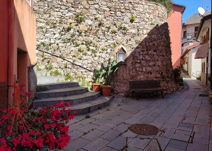 Tra Le Cinque Terre, Camogli E Portofino. Vista Valle E Scorcio Mare All'orizzonte *