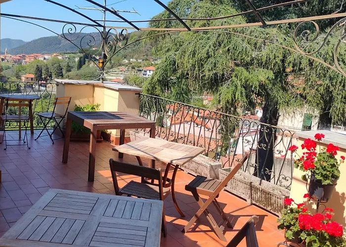 Tra Le Cinque Terre, Camogli E Portofino. Vista Valle E Scorcio Mare All'orizzonte *