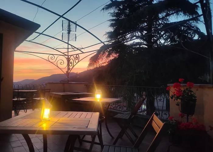 Tra Le Cinque Terre, Camogli E Portofino. Vista Valle E Scorcio Mare All'orizzonte Panzió Castiglione Chiavarese