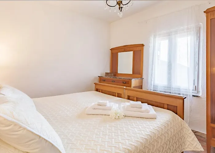 Bed & Breakfast Tra Le Cinque Terre, Camogli E Portofino. Vista Valle E Scorcio Mare All'orizzonte Castiglione Chiavarese