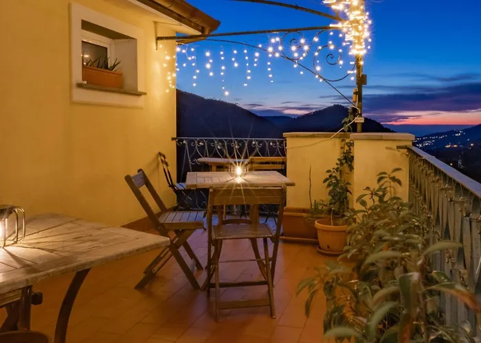 Bed & Breakfast Tra Le Cinque Terre, Camogli E Portofino. Vista Valle E Scorcio Mare All'orizzonte