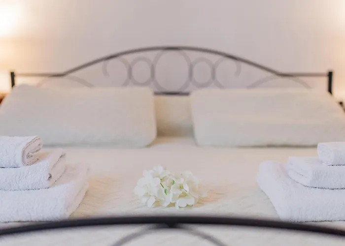 Tra Le Cinque Terre, Camogli E Portofino. Vista Valle E Scorcio Mare All'orizzonte Bed & Breakfast *