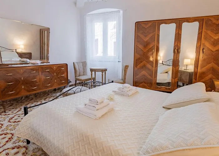 Tra Le Cinque Terre, Camogli E Portofino. Vista Valle E Scorcio Mare All'orizzonte Bed & Breakfast